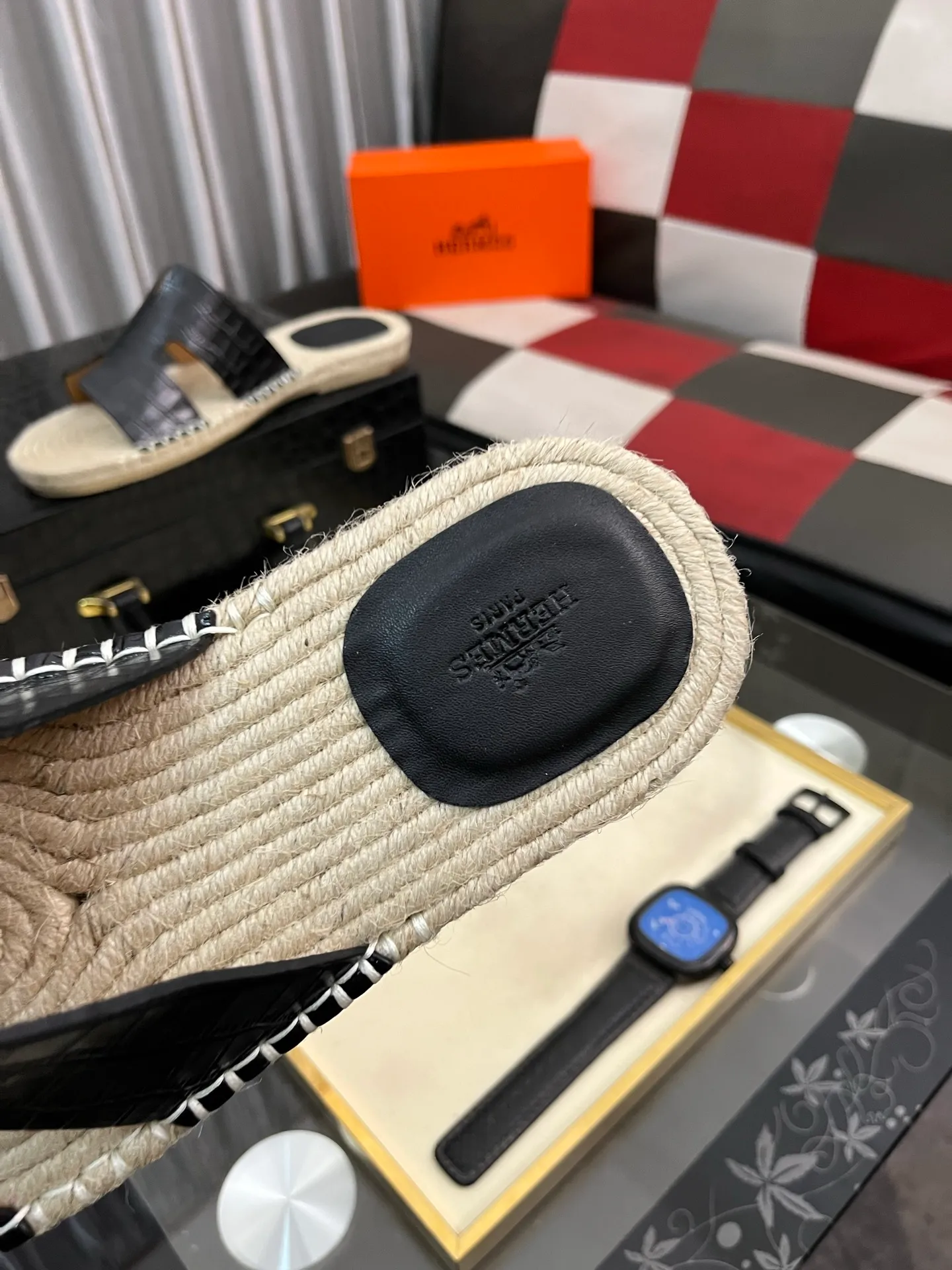 Men's shoes 💰340⌚️⌚️《HERMES》Hermes 💁♂️Men's casual slippers, compare the quality at the counter🧚🏿♂️ The upper layer has a stone pattern with clear texture, showing high-end, high-end, comfortable to wear and versatile. Purely hand-pulled, raw rubber breathable outsole, breathable and comfortable lambskin lining, 100% comfortable density, original rubber outsole wear-resistant code number 38-44. Can be customized 45-46-47